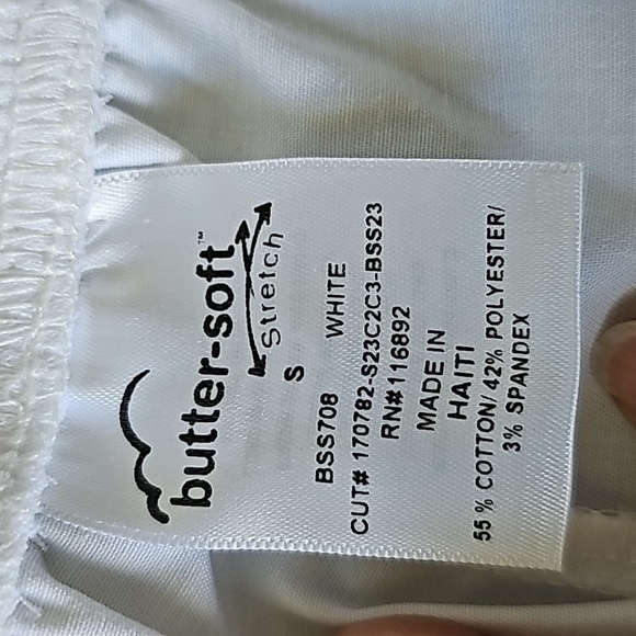 Scrubs, butter-soft. White with lots of pockets.  Cuff style. Size small… - Picture 5 of 8